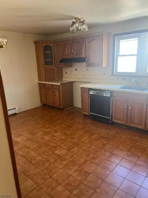195 Walnut St, Newark, NJ 07105