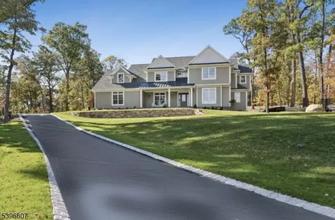 3 Bristol Ridge Rd, Boonton, NJ 07005