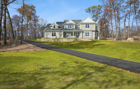 3 Bristol Ridge Rd, Boonton, NJ 07005