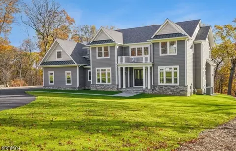2 Bristol Ridge Rd, Boonton, NJ 07005