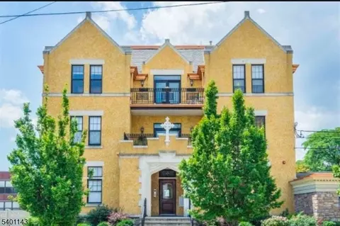 36 W 14th St UNIT 201, Bayonne, NJ 07002