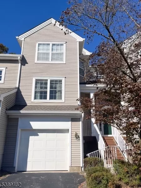 3 Woodmont Dr, Randolph, NJ 07869