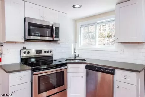 78 Winona Trl, Lake Hopatcong, NJ 07849
