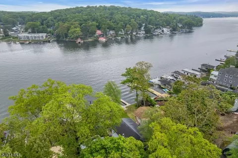66 Ithanell Rd, Hopatcong, NJ 07843