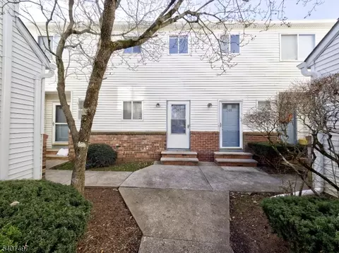 208 Blackberry Ct, Flemington, NJ 08822