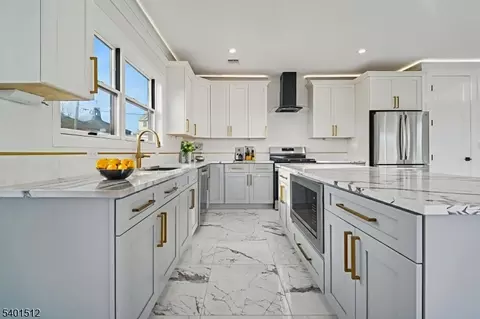 19 Mountain Ave, Mahwah, NJ 07430