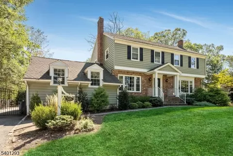 525 Pines Lake Dr, Wayne, NJ 07470 photo 2