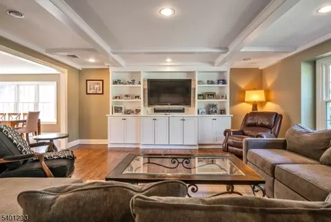 525 Pines Lake Dr, Wayne, NJ 07470 photo 8