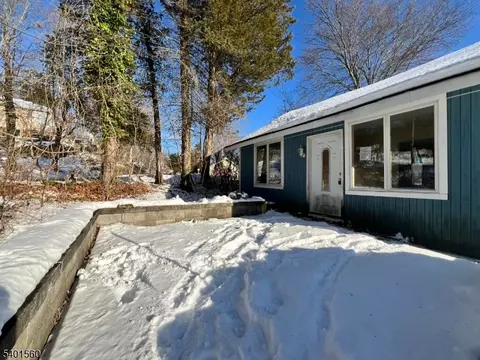 182 Lackawanna Dr, Stanhope, NJ 07874