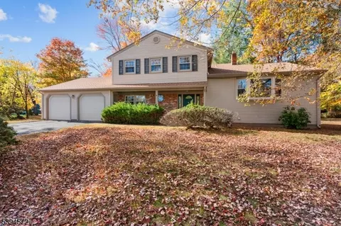 4 New Hampshire Ct, Lake Hiawatha, NJ 07034