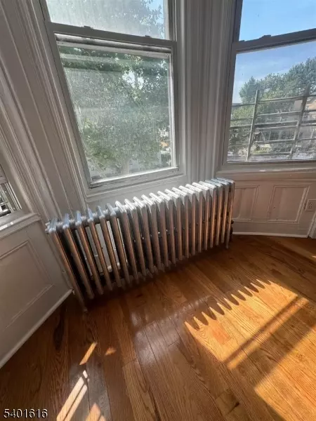 35 Arlington Ave, Jersey City, NJ 07305