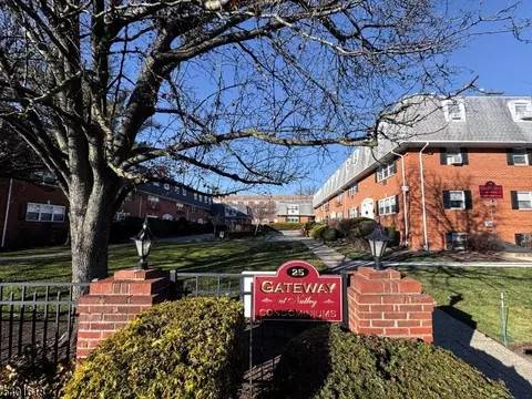 25 River Rd #A-18, Nutley, NJ 07110