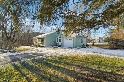 30 Scenic Dr, Green Twp, NJ 07821