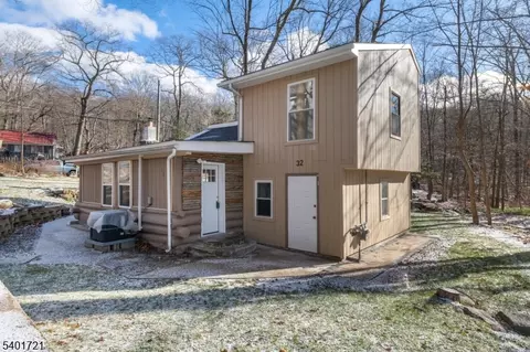 32 E Park Dr, West Milford, NJ 07480