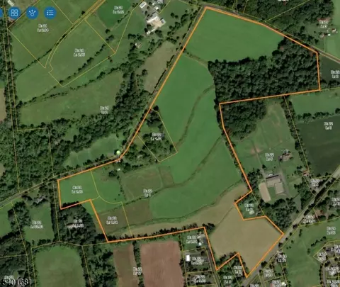 32 Reading Rd, Delaware Twp, NJ 08559