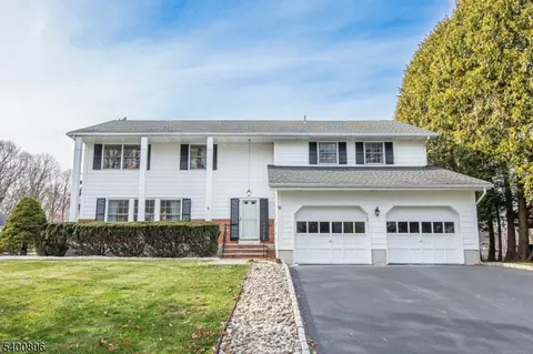 3 Lynn Dr, Randolph, NJ 07869