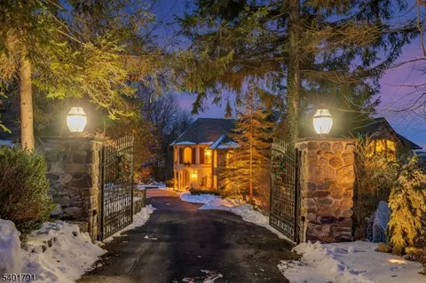 5 Summit Ter N, Kinnelon, NJ 07405