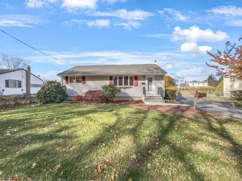 22 Green Rd, Mine Hill, NJ 07803