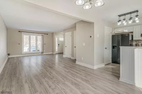 223 Cherokee Rd, Lafayette, NJ 07848