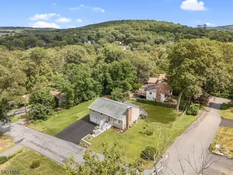 17 Center St, Stanhope, NJ 07874