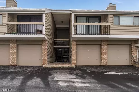 53 Overlook Dr, Clinton, NJ 08809