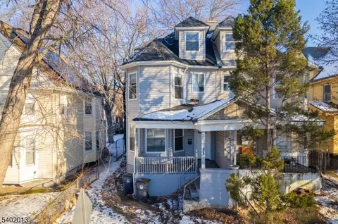 31 Homestead Park, Newark, NJ 07108