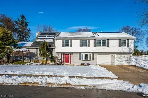 4 Winthrop Rd, Somerset, NJ 08873