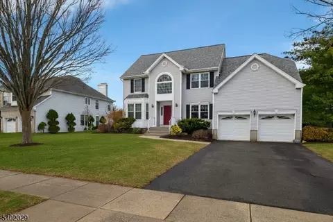 5 Clover Hills Dr, Somerset, NJ 08873