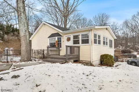 34 Northwestern Trl, Hopatcong, NJ 07843
