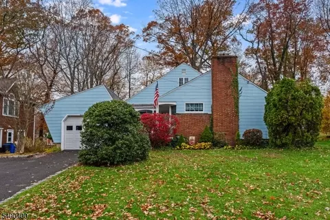 22 Tamaques Way, Westfield, NJ 07090