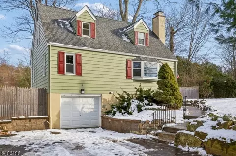 4 Cabot Ln, Kinnelon, NJ 07405