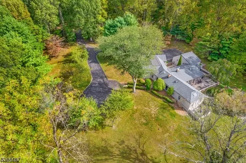 8 Burnett Rd, Mendham Twp, NJ 07945