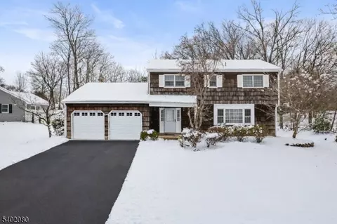 8 Liberty Ln, Somerset, NJ 08873