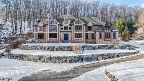 9 Quarry Mountain Ln, Montville, NJ 07045