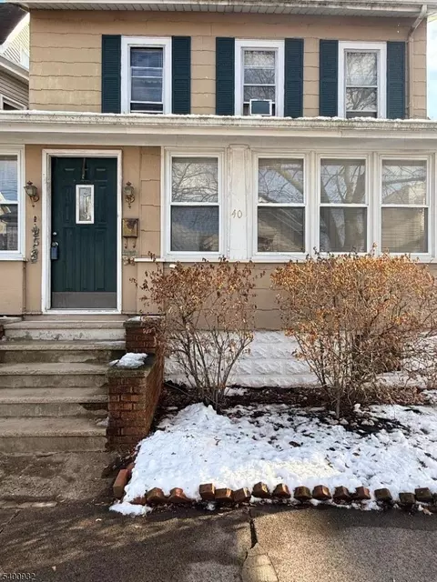 40 Franklin Pl, Totowa, NJ 07512