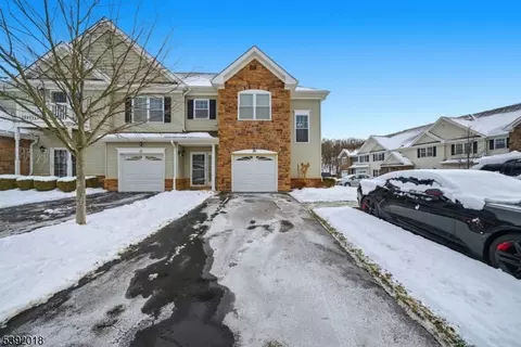 23 Dogwood Ln, Haskell, NJ 07420