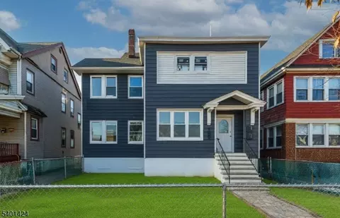 189 N Oraton Pkwy, East Orange, NJ 07017