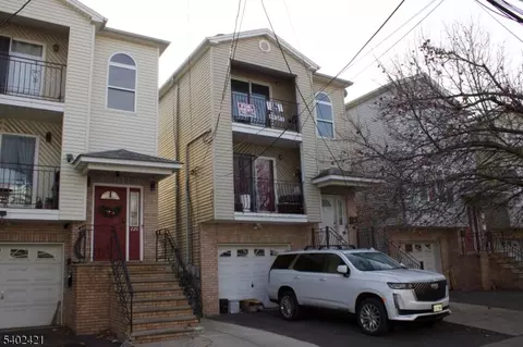 222 Geneva St, Elizabeth City, NJ 07206