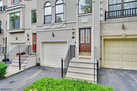 425 Hartford Dr, Nutley, NJ 07110