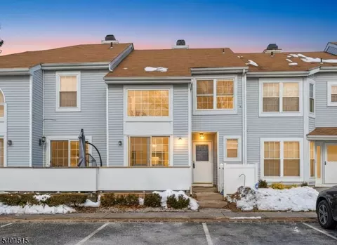 23 Borelle Sq, Parlin, NJ 08859