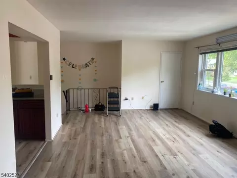 182 Evergreen Rd #1B, Edison, NJ 08837