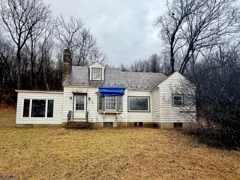 28 Dogwood Ln, Washington, NJ 07882