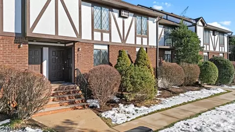 73 Farm Rd # Q, Hillsborough, NJ 08844