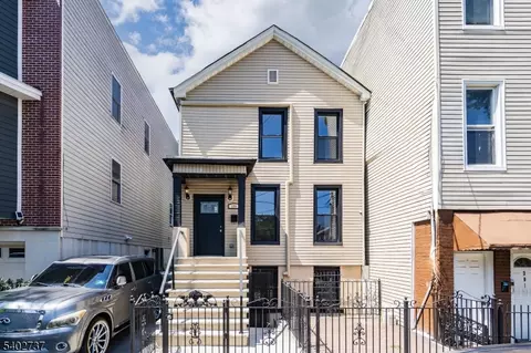 299 Halladay St, Jersey City, NJ 07304