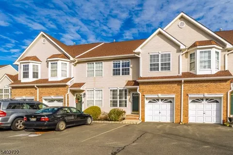 21 Gallop Ln, Somerset, NJ 08873