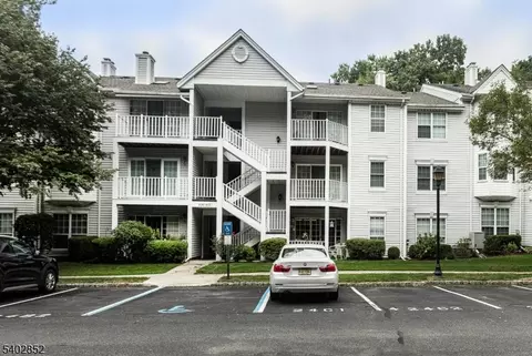 611 Lilac Ln, Mahwah, NJ 07430