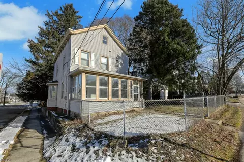 63 Wyckoff Ave, Waldwick, NJ 07463