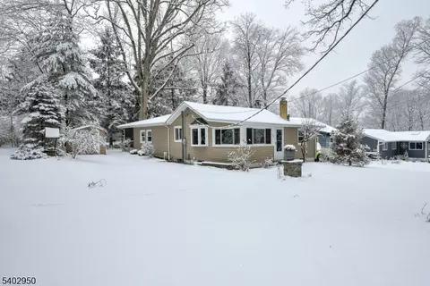 13 Pochuck Dr, Sussex, NJ 07461