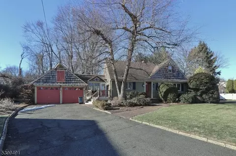 10 Red Maple Ln, Kenilworth, NJ 07033