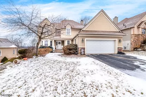 26 Bracken Hill Rd, Hamburg, NJ 07419
